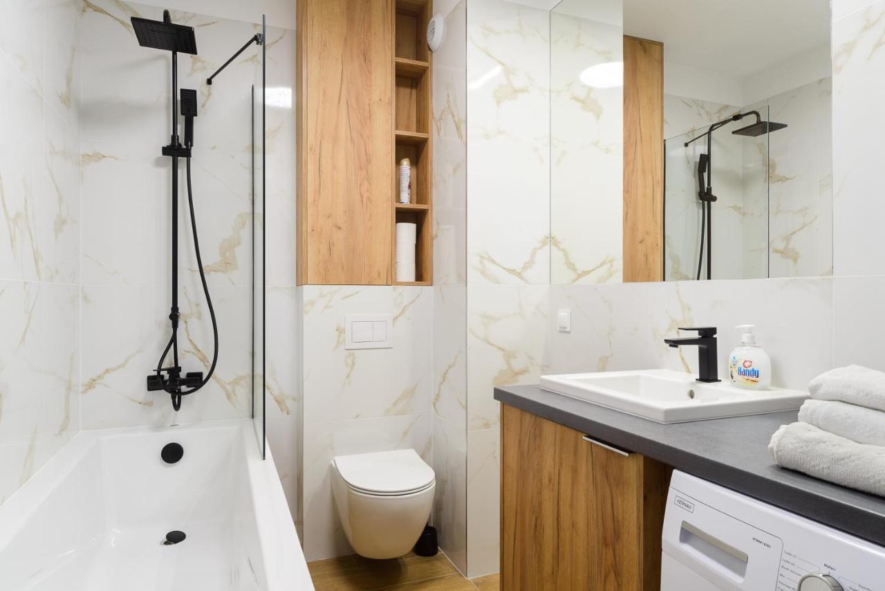 Lumina Premium Apartments With Parking 우치 외부 사진
