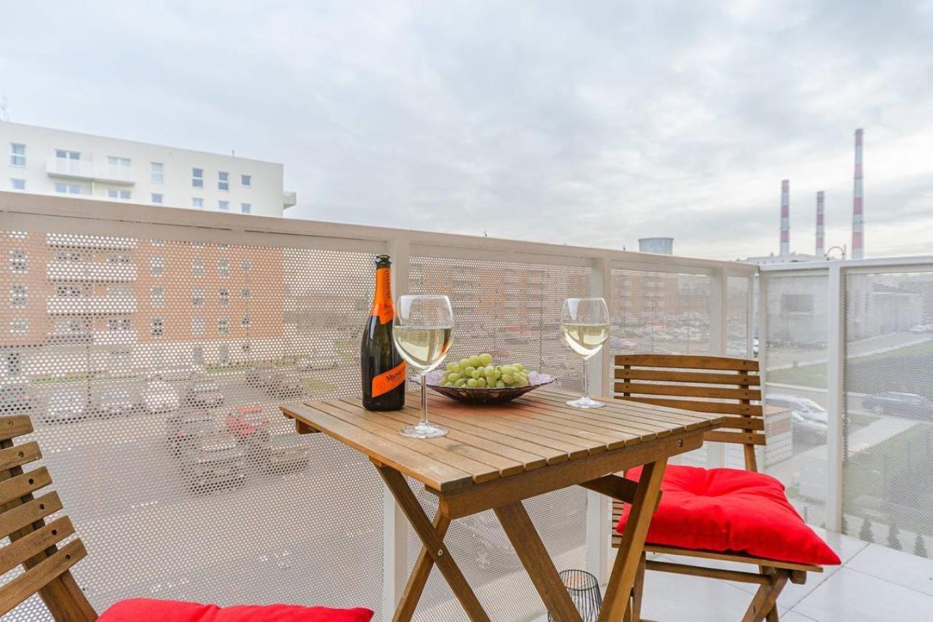 Lumina Premium Apartments With Parking 우치 외부 사진
