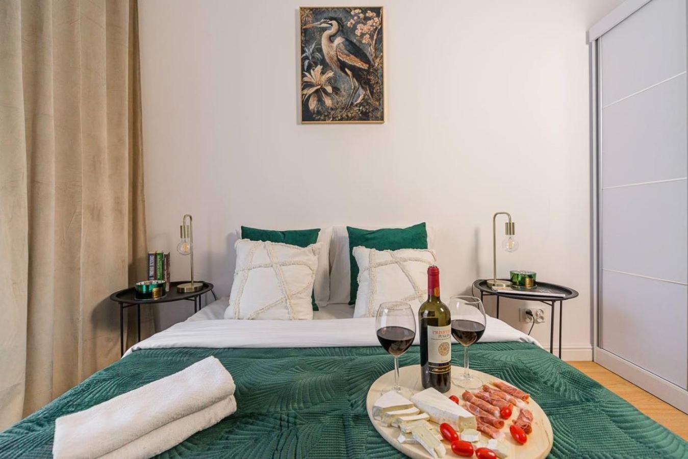 Lumina Premium Apartments With Parking 우치 외부 사진